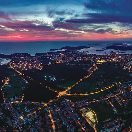 5 Bedroom Beautiful In *