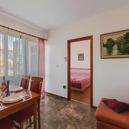 5 Bedroom Beautiful In