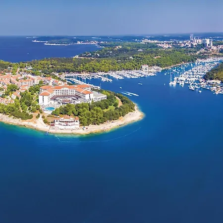 Apartment 5 Bedroom Beautiful In *