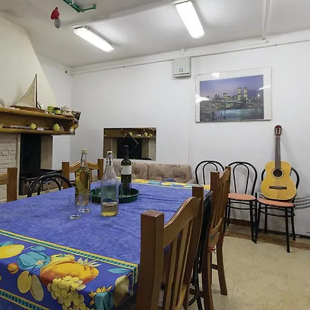 5 Bedroom Beautiful In Appartement *