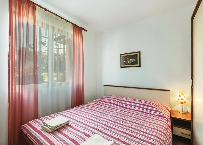 5 Bedroom Beautiful In *