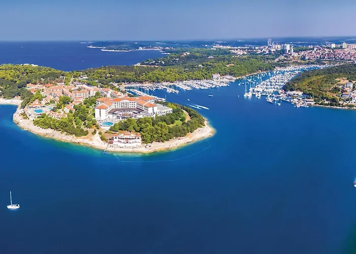 Apartment 5 Bedroom Beautiful In *