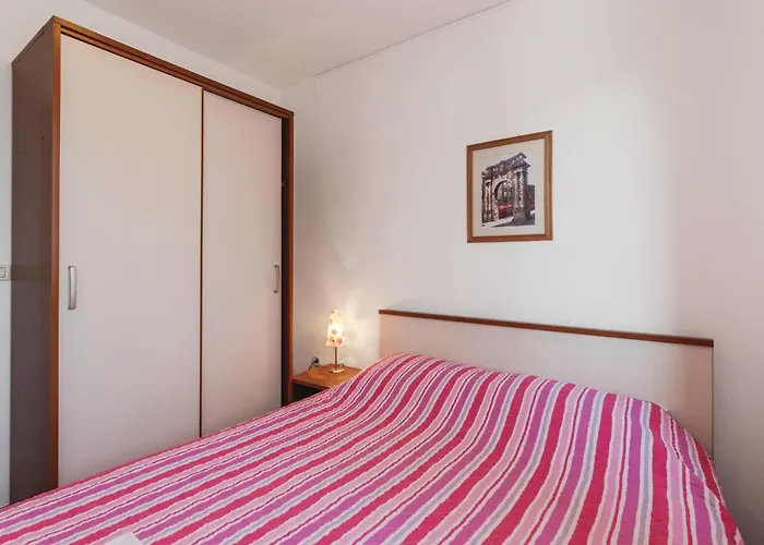 5 Bedroom Beautiful In