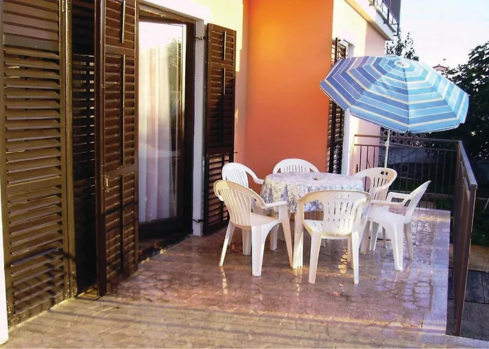 5 Bedroom Beautiful In Apartment *