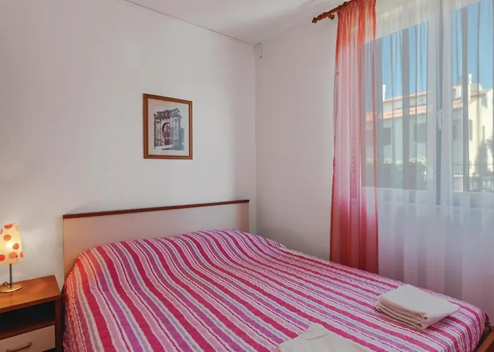 5 Bedroom Beautiful In Apartment Pula