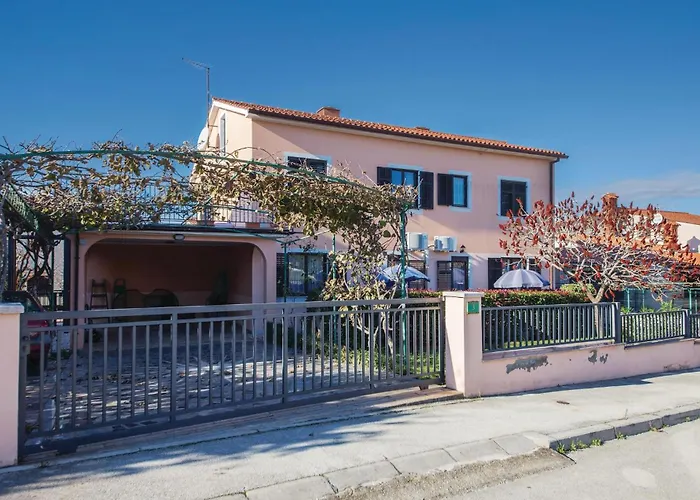 Apartman 5 Bedroom Beautiful In