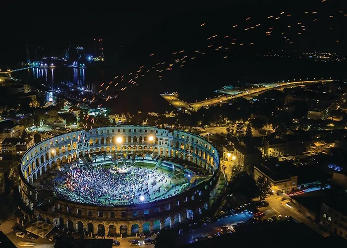 5 Bedroom Beautiful In