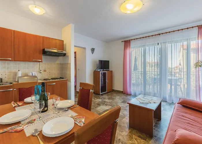 5 Bedroom Beautiful In Apartment