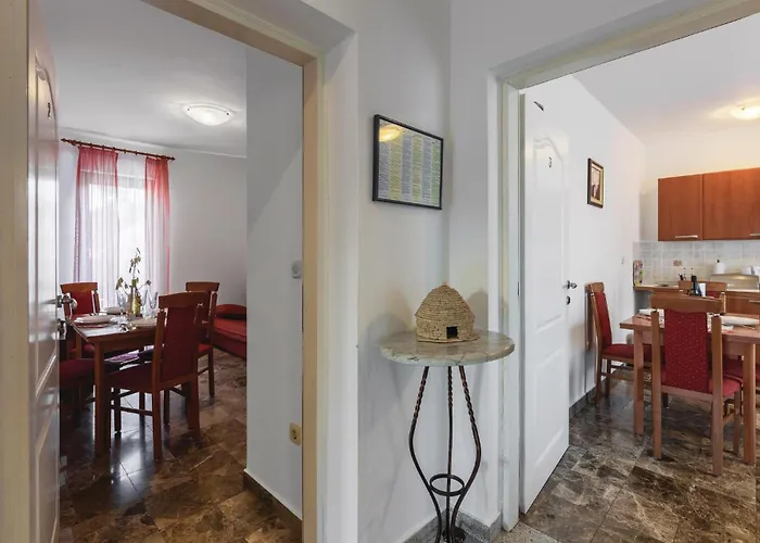 5 Bedroom Beautiful In *