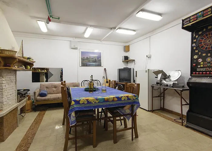 5 Bedroom Beautiful In