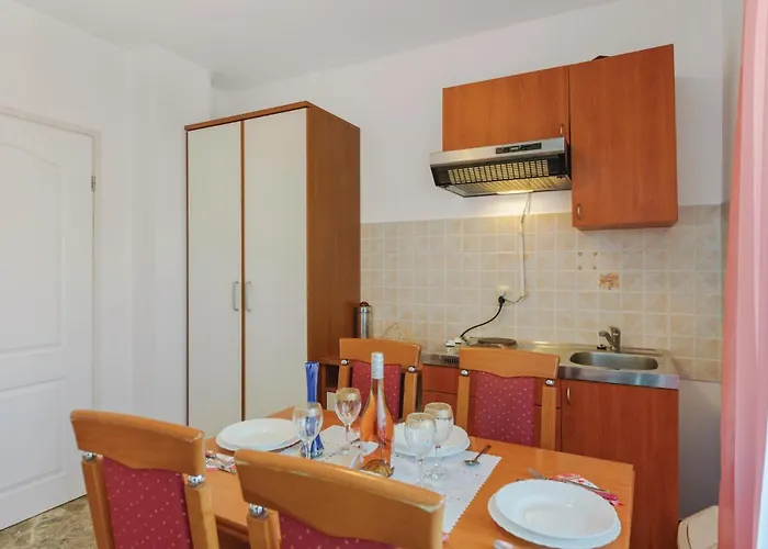 5 Bedroom Beautiful In *