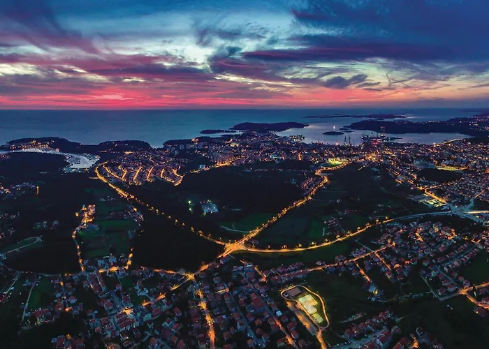 5 Bedroom Beautiful In *