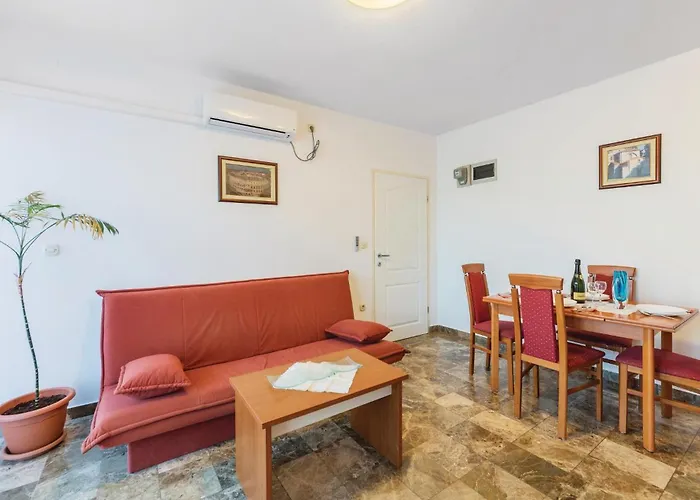 5 Bedroom Beautiful In