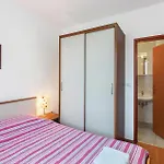5 Bedroom Beautiful In דירה